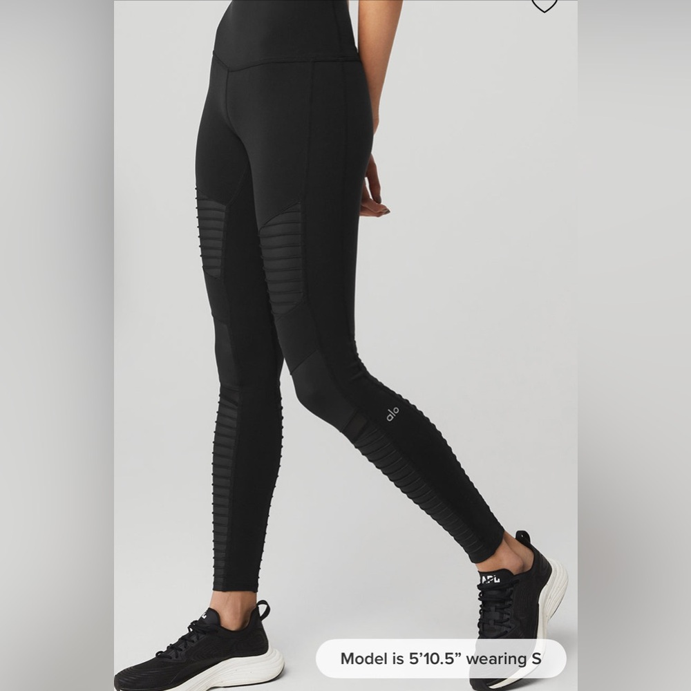 Alo 7/8 High Waist Moto Leggings & Peak Sports Bra Set - Picture 4 of 11